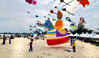 Tamil Nadu Team Skyters Wins Creative Kite Champion Award at Kuantan International Kite Festival 4.0
